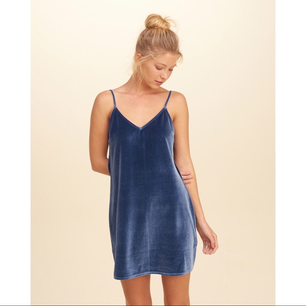 hollister blue velvet cami dress
size medium